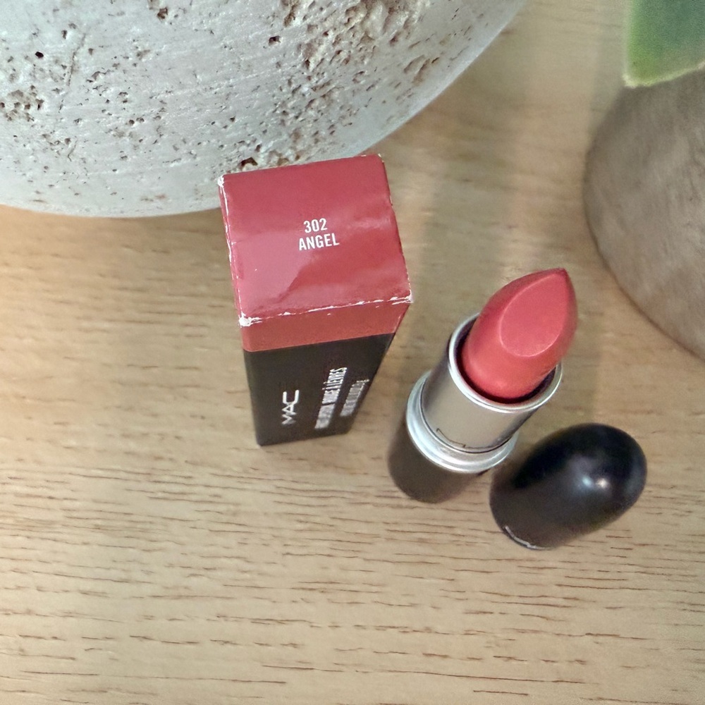 MAC Cosmetics Frost Lipstick – Shade: Soar (650) – Matte Finish - Picture 2 of 5